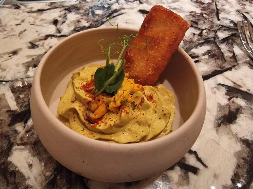 מנה מוקצפת עם טוויל