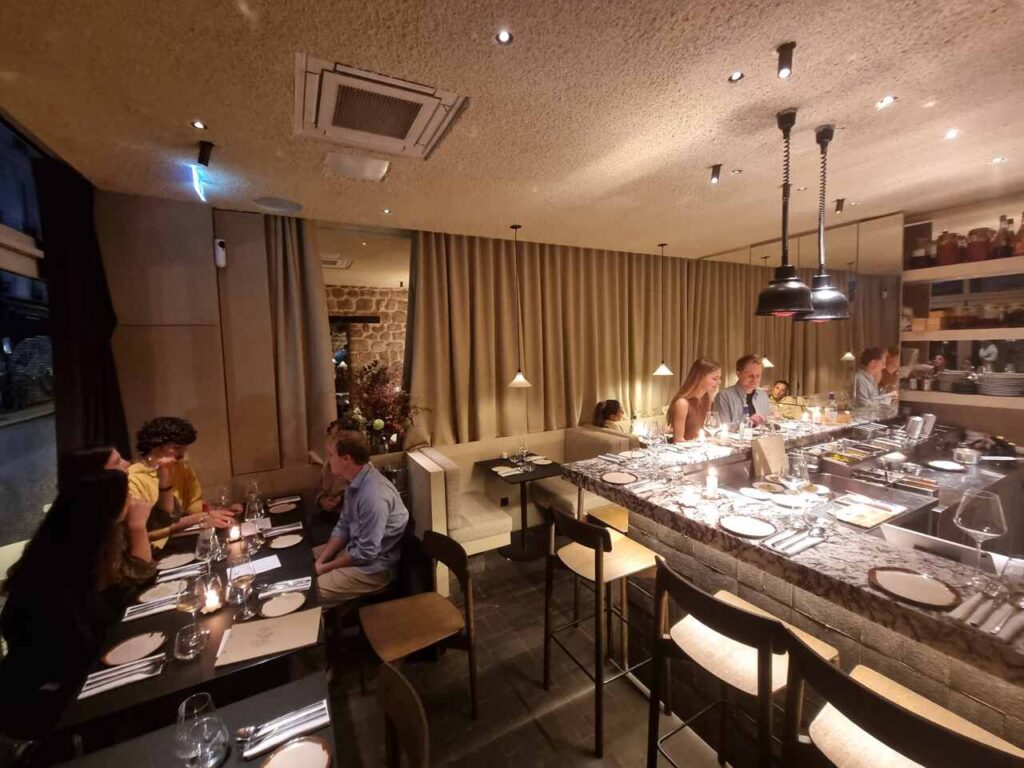 באבי המסעדה בפריז