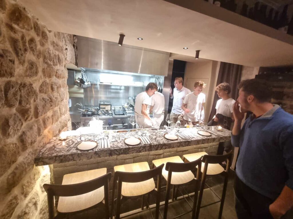 באבי המסעדה בפריז