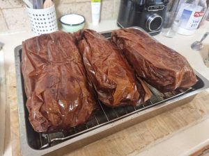 בשר טלה עטוף בנייר קצבים