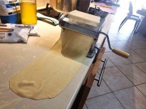 רידוד פסטה במכונה